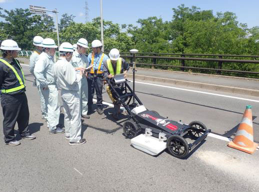 電磁波レーダを活用した点検業務の効率化