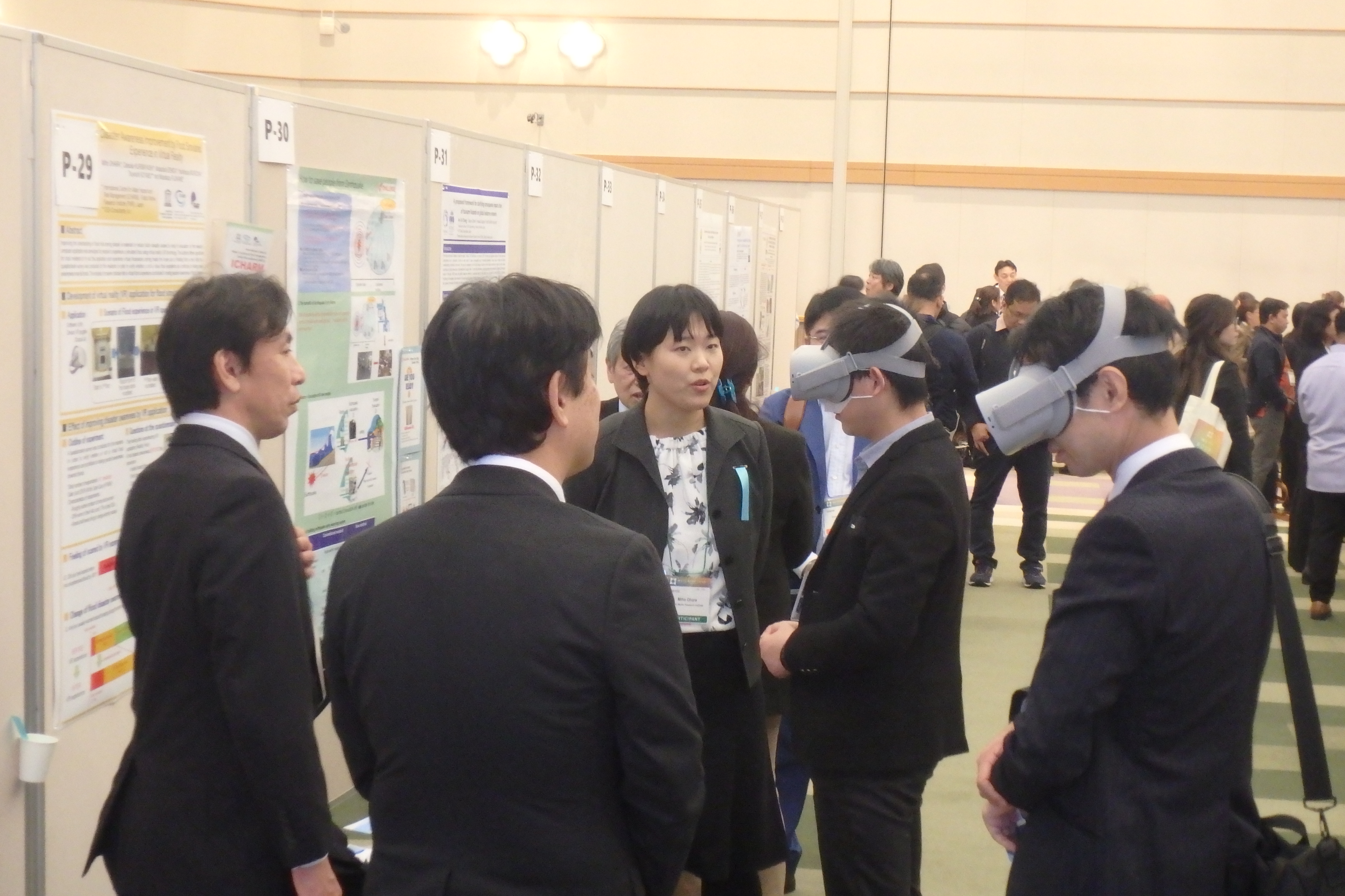 Poster presentation with visitors trying out a flood simulation headset