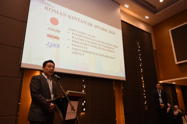 Senior Researcher Miyamoto delivering an award-winning speech