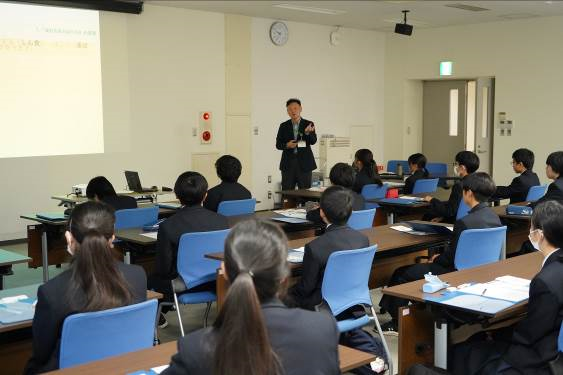 傳田主任研究員による講義の様子