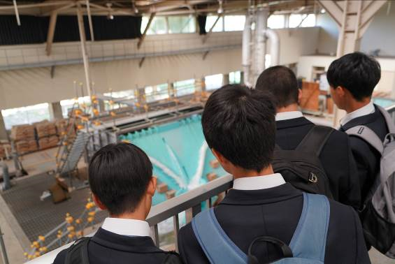 ダム実験施設見学の様子