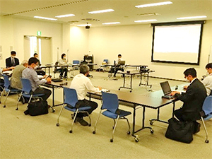 WEB会議も併用した共同研究者との打合せ